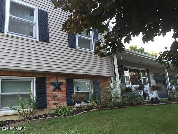 2nd image of 139 Lincolnwood Dr