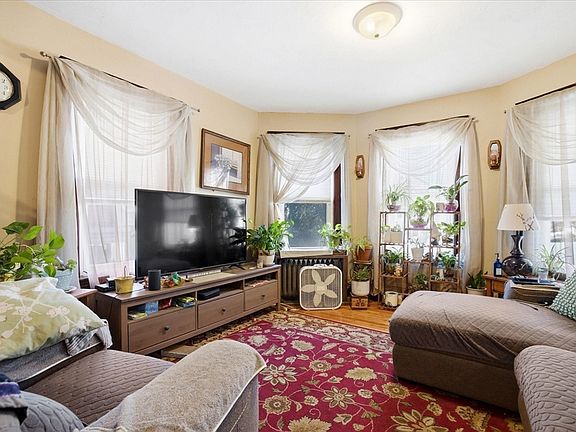 3rd image of 17 Euclid Ave