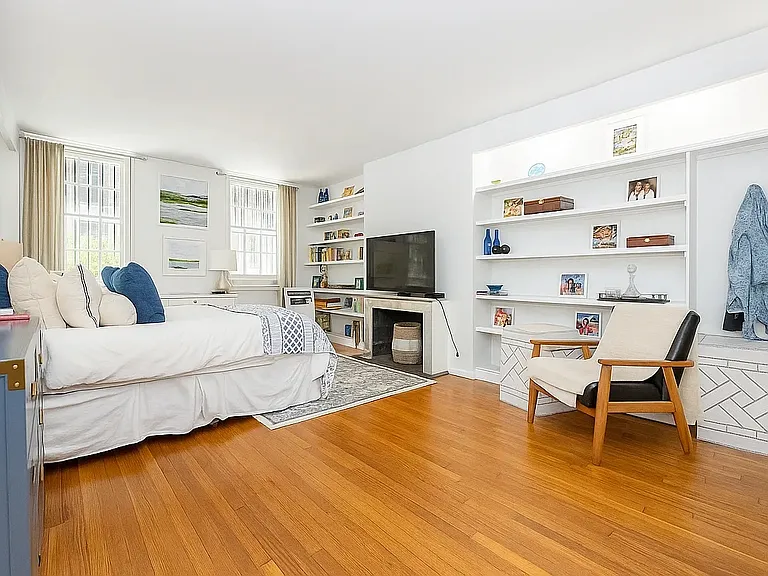 47 W 12th St #1 — Photo 8