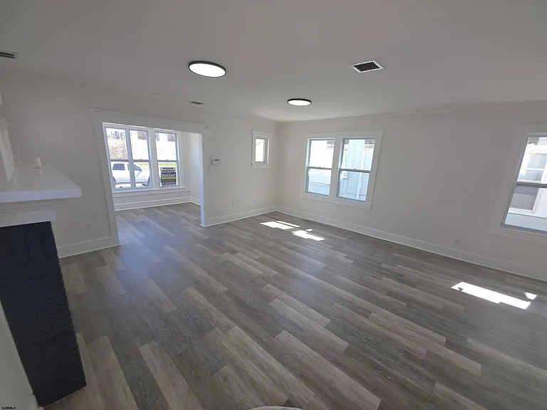 346 N Delaware Ave — Photo 22