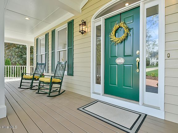 4th image of 110 Bayview Drive