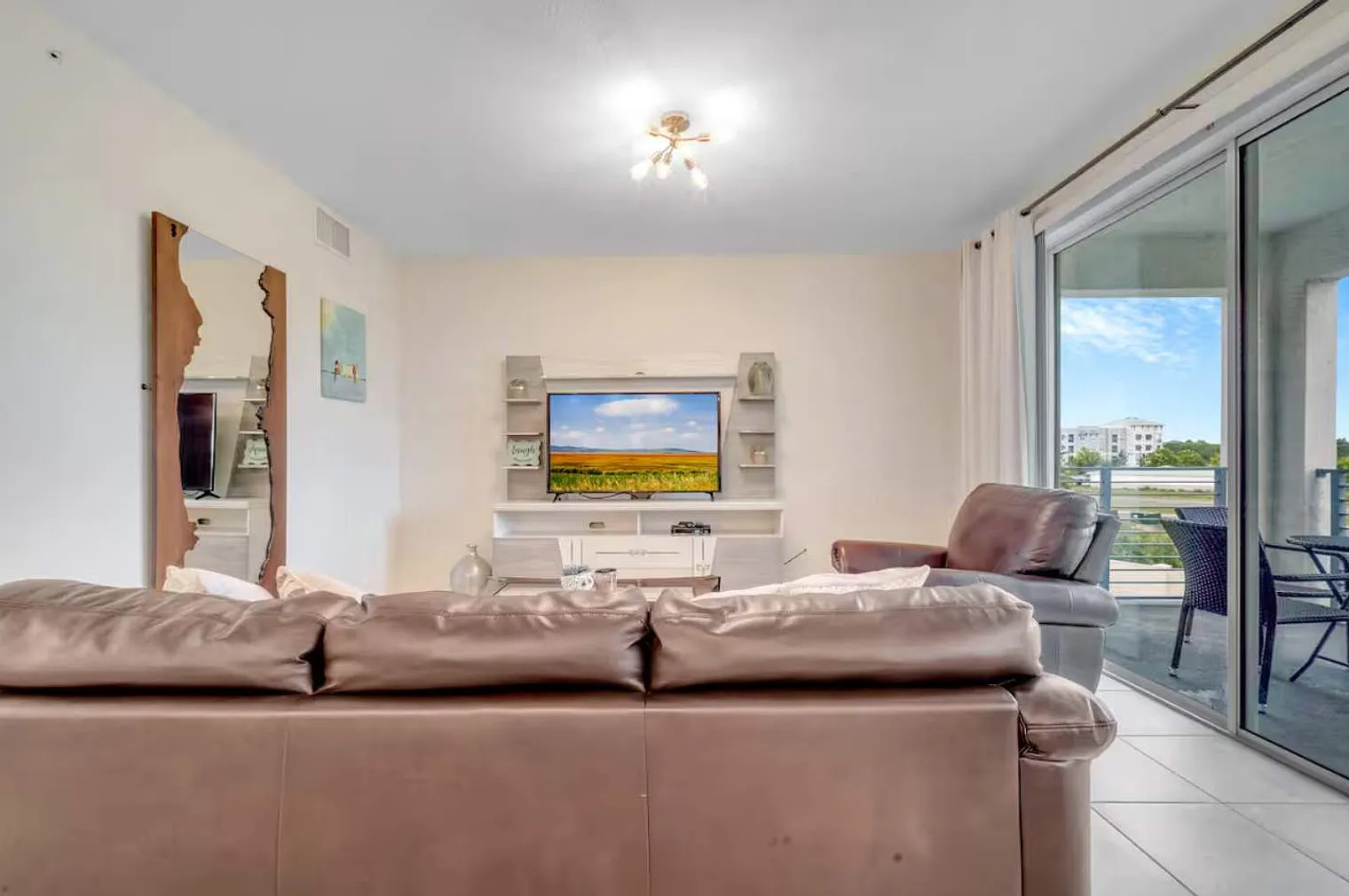 2 bed, 2.0 bath, 1184 sqft, $3,190 — Photo 4