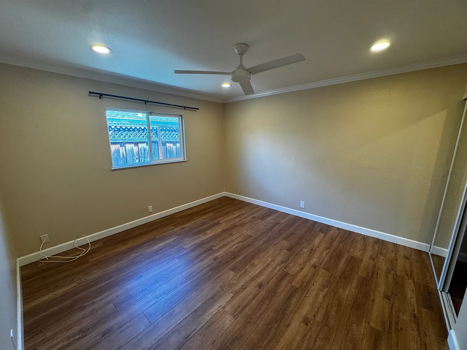 3 bed, 1140 sqft, $3,995 — Photo 4