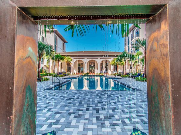 2100 Pga Blvd #327