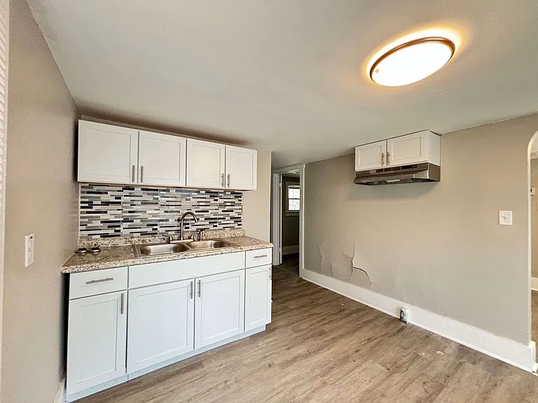 30-32 Lagonda Ave — Photo 37