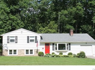 4 Craigmoor Ter, Danbury, CT 06810