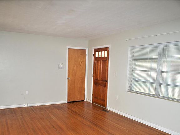 2nd image of 820 S Montgomery Ave