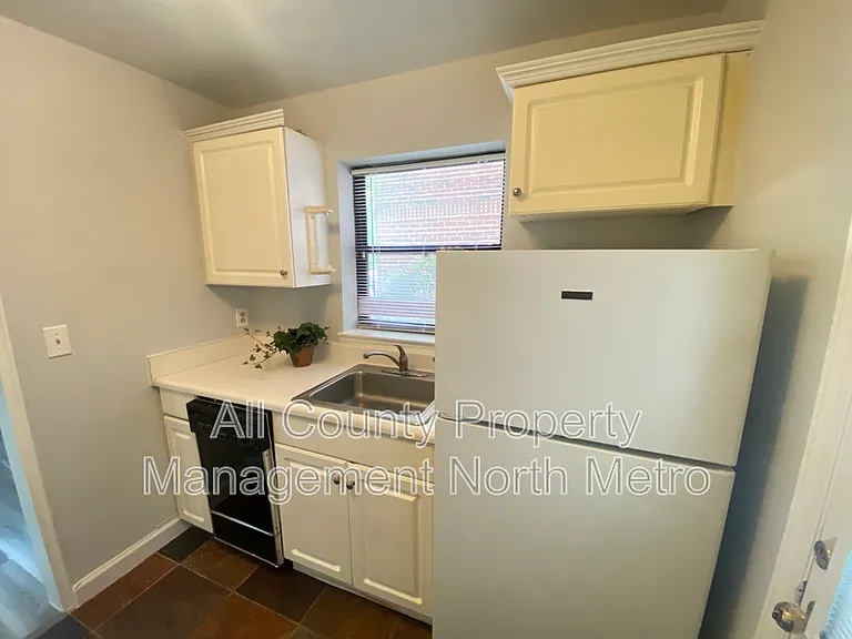 702 Argonne Ave NE #1 — Photo 7
