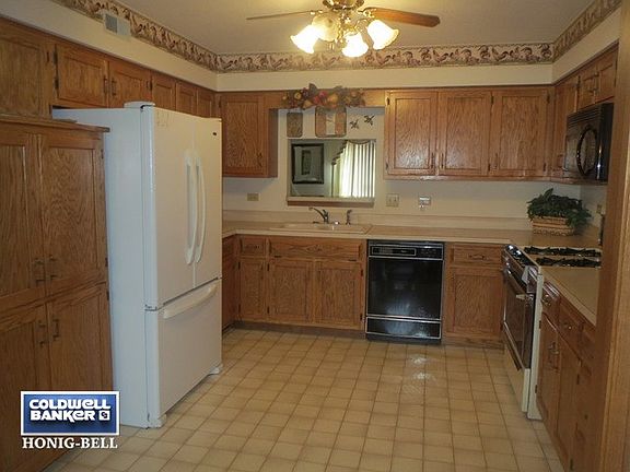 3rd image of 885 Winter Park Dr