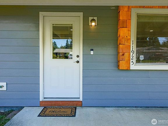3rd image of 11925 36th Drive NE
