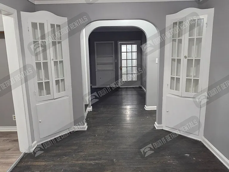 7331 W Outer Dr — Photo 5