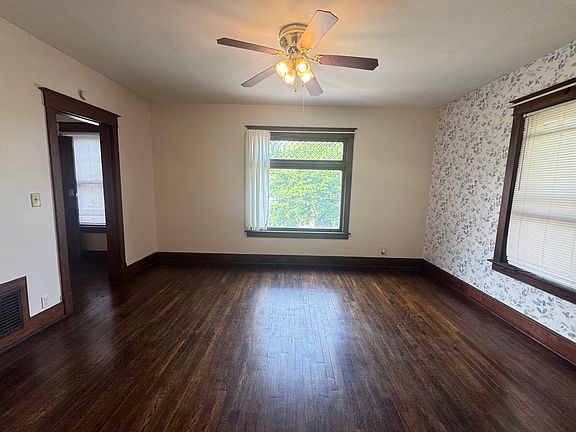5th image of 71 Mary St Unit 2