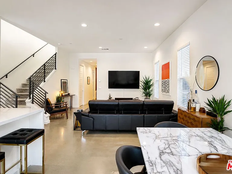 2693 Paragon Loop — Photo 3