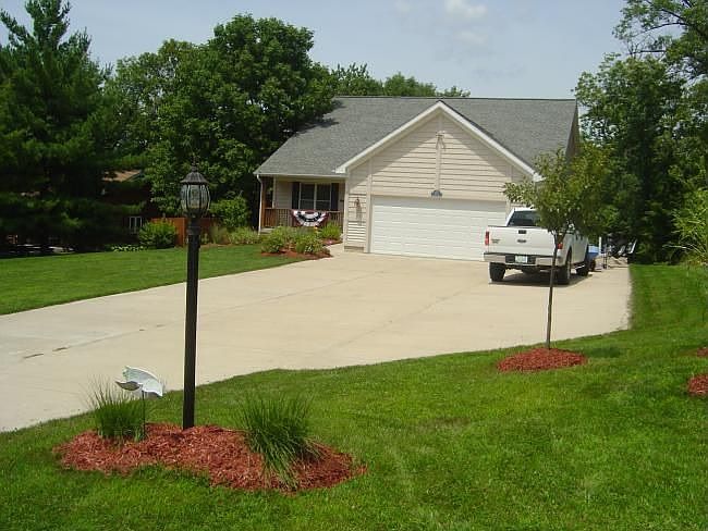 1st image of 8016 Oak Run Dr