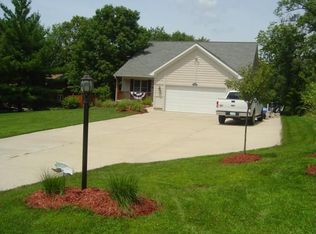 8016 Oak Run Dr, Dahinda, IL 61428