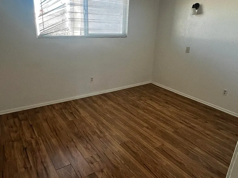 90 Mariposa Dr #104 — Photo 8