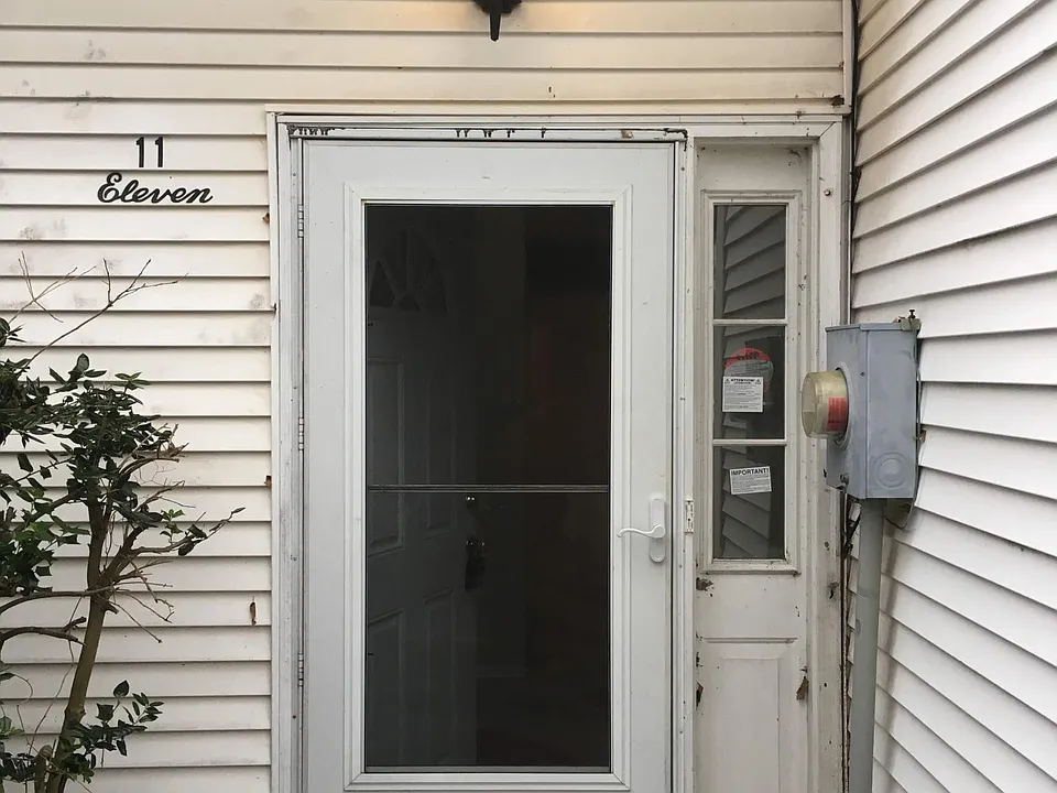 11 Carob Ct