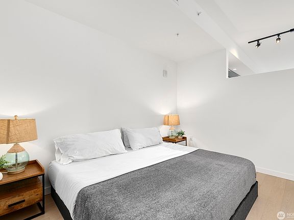 5th image of 590 1st Ave S APT 713