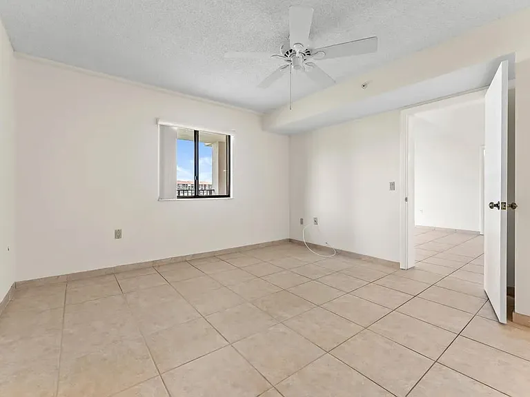801 Seafarer Cir #302 — Photo 7