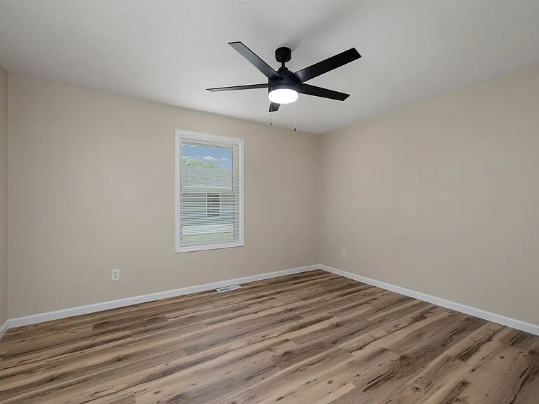 1649 N Patterson Ave — Photo 14