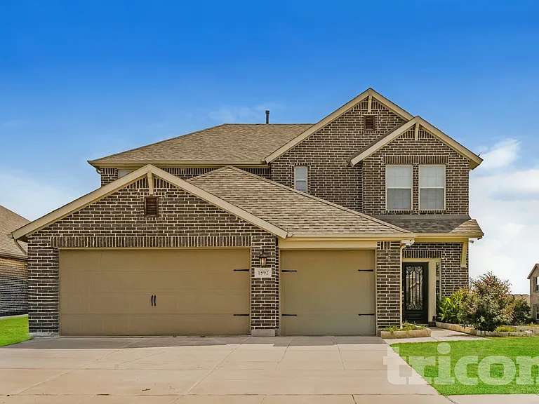 1592 Sugarberry Dr — Photo 1