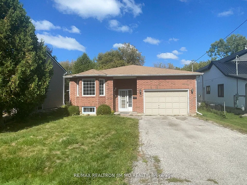 288 Parkwood Ave #LOWER