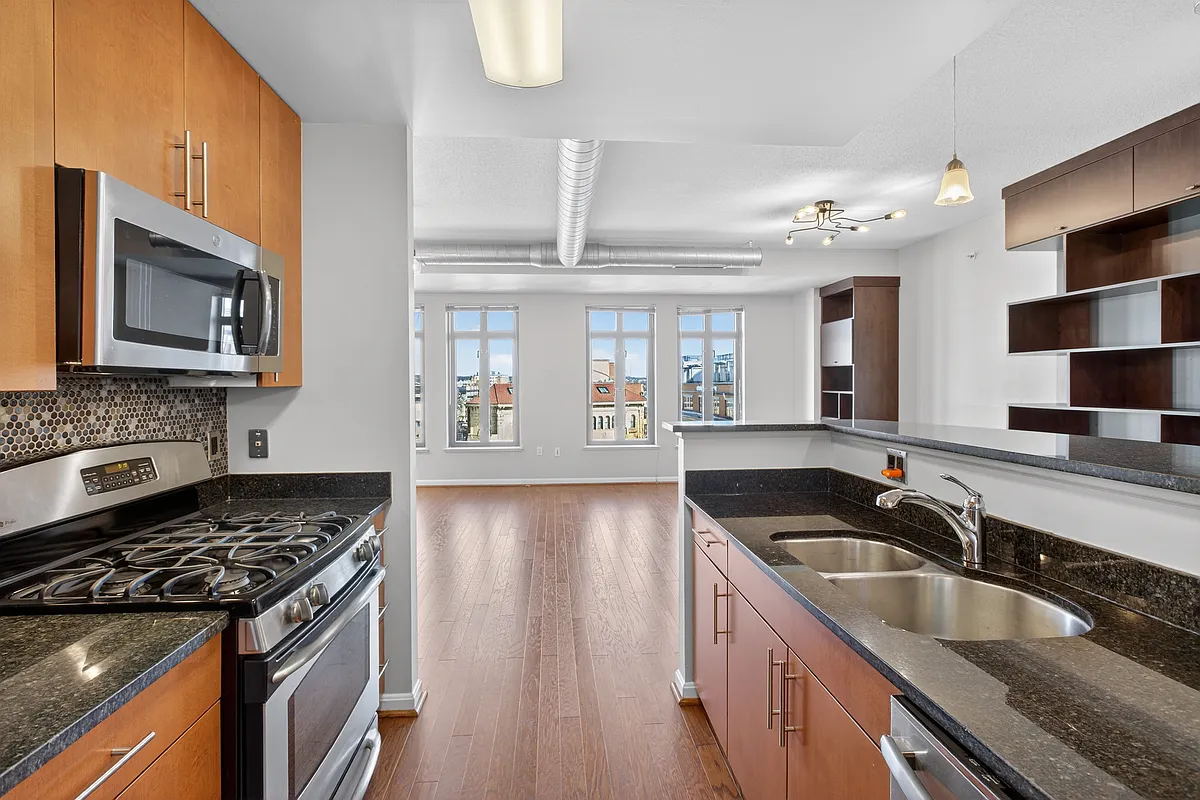Building Photo - 1390 Kenyon St NW #602