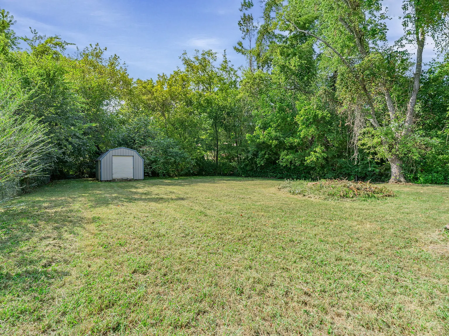 3 bed, 1056 sqft, $1,950 — Photo 2