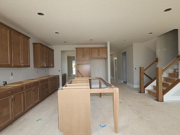 3rd image of 10 Brynn Cir