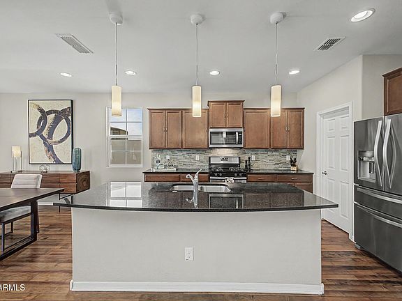 3rd image of 3200 S WATERFRONT Drive