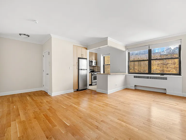 252 E 61st St #S4J — Photo 1