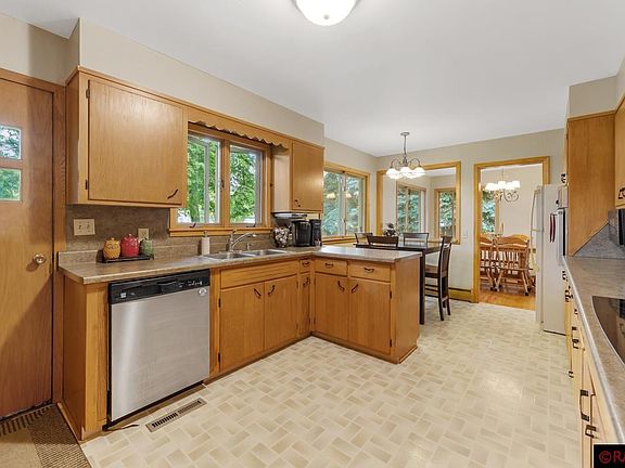 5th image of 621 E Prince St
