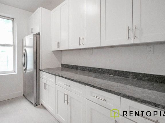 2nd image of 472 Hancock St #9D