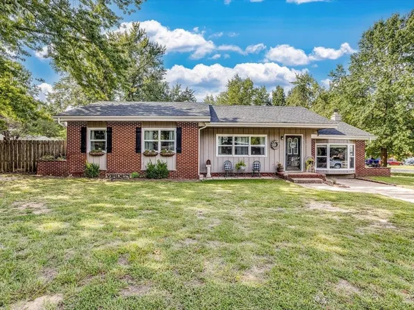 1115 W Pine Ave, Arkansas City, KS 67005