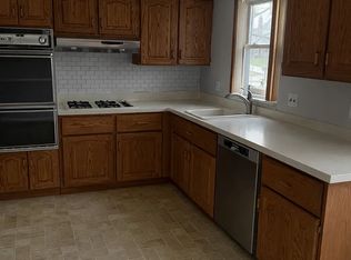 5715 Hobnail Cir, West Bloomfield, MI