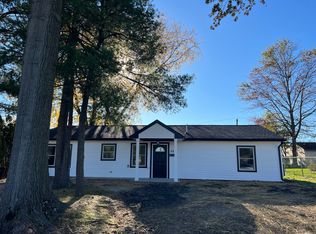 35 Gaping Rock Rd, Levittown, PA 19057