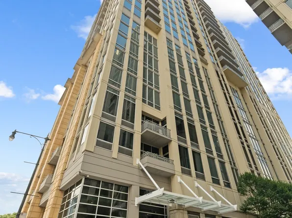700 N Larrabee St APT 1510, Chicago, IL 60654