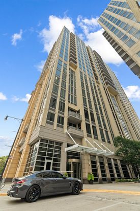 700 N Larrabee St APT 1510, Chicago, IL 60654