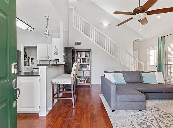 3rd image of 1724 Creekbend Dr