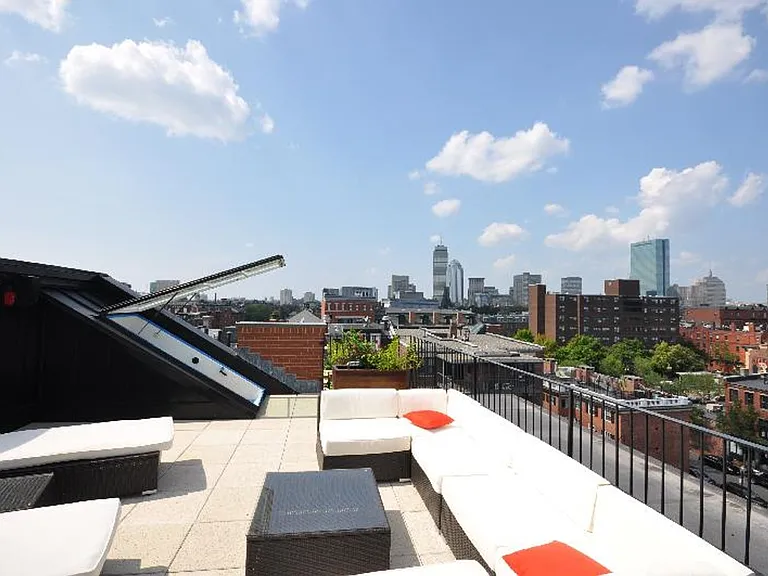 658 Massachusetts Ave #2D — Photo 10