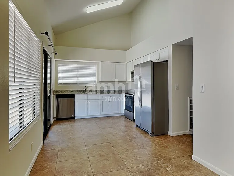 11106 E Becker Ln — Photo 4