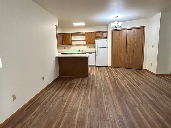 4th image of 110 S John St #10
