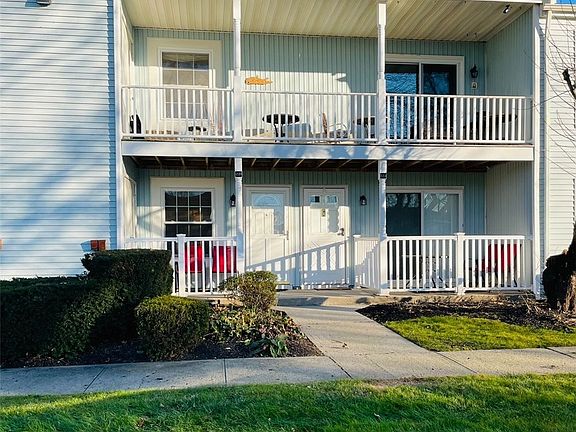 2nd image of 221 Fairview Cir #221