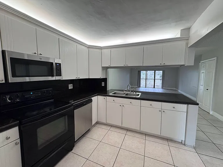 193 Lakeview Dr #205 — Photo 5
