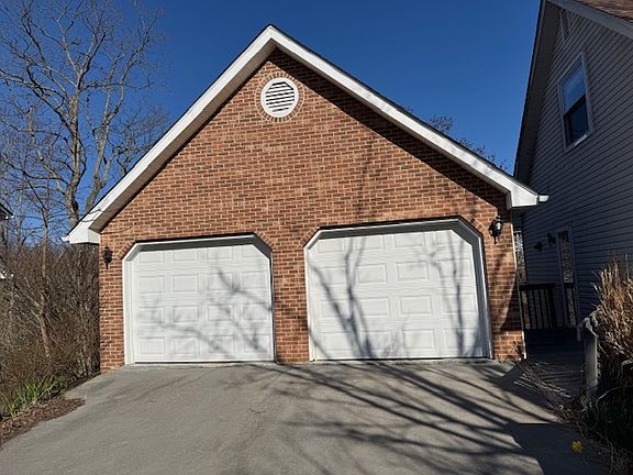 2nd image of 1404 Briarwood Dr