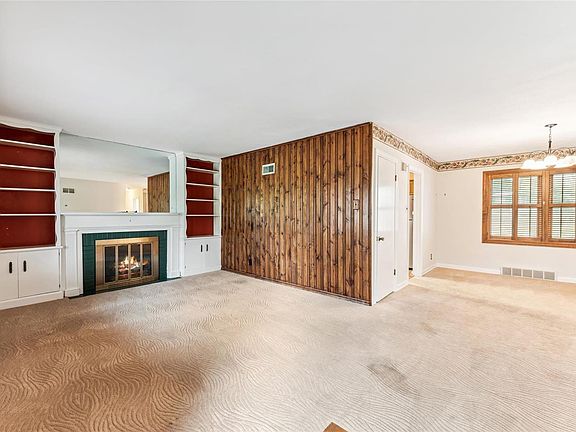 3rd image of 10 Oleander Dr