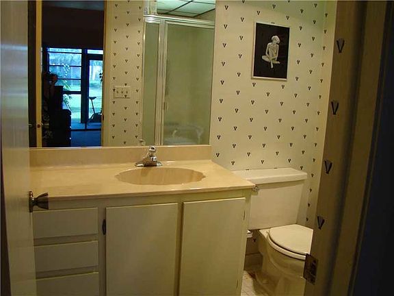 2nd image of 7237 Ashmont Cir