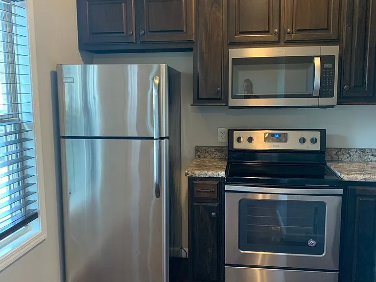 130 E Cedar St — Photo 6