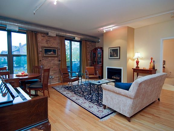 3rd image of 1735 W Diversey Pkwy APT 416