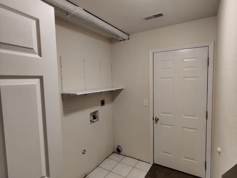 102-104 Elk Dr #1 — Photo 8